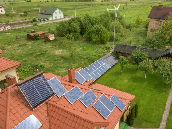 Hibrit Güneş Enerji Sistemleri: En İyi İki Dünyanın Birleşimi